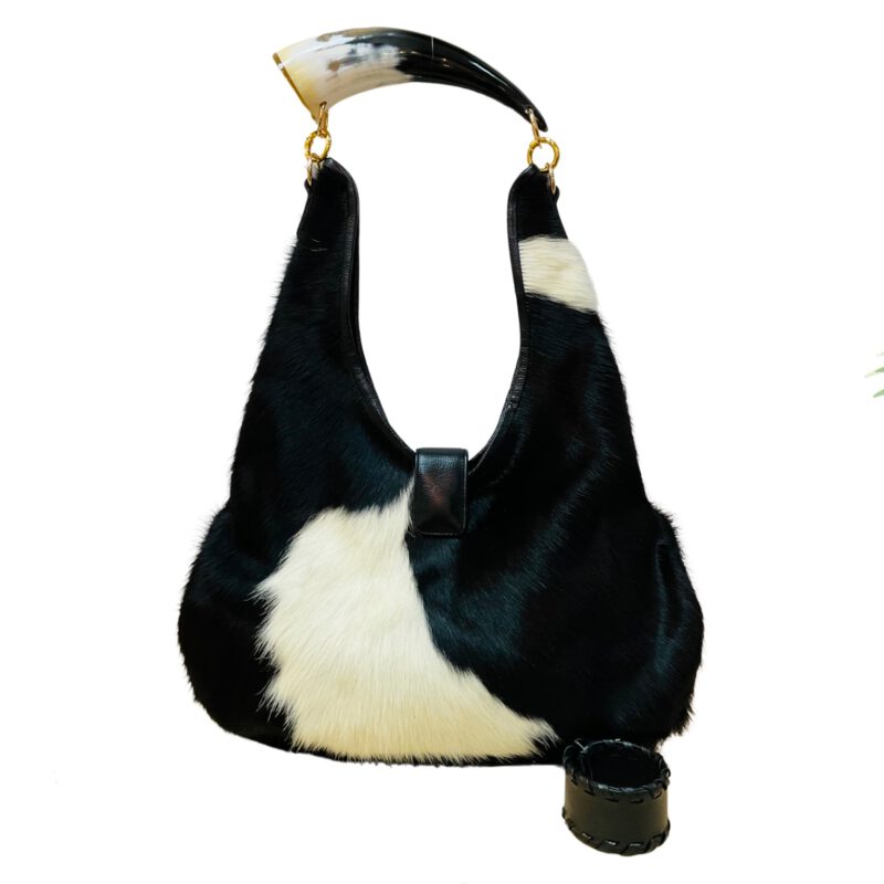 Bolso artesanal en pelo de vaca cuerno negro natural