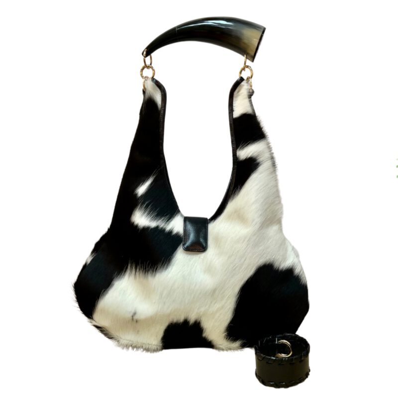 Bolso artesanal en pelo de vaca y cuerno 2