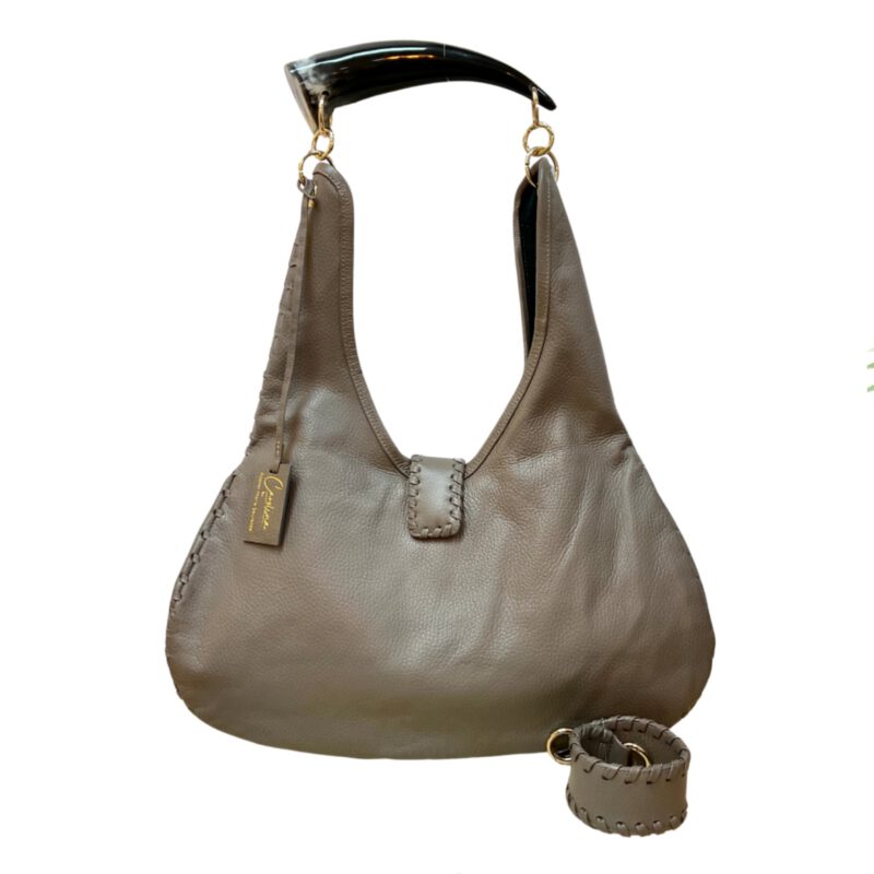 Bolso artesanal gris piel de vaca y cuerno