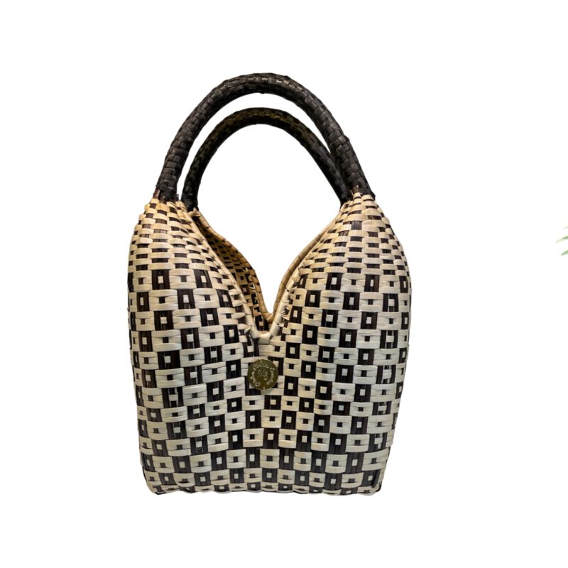 Bolso cuatro tetas artesanal baby blanco y negro Palma cesta