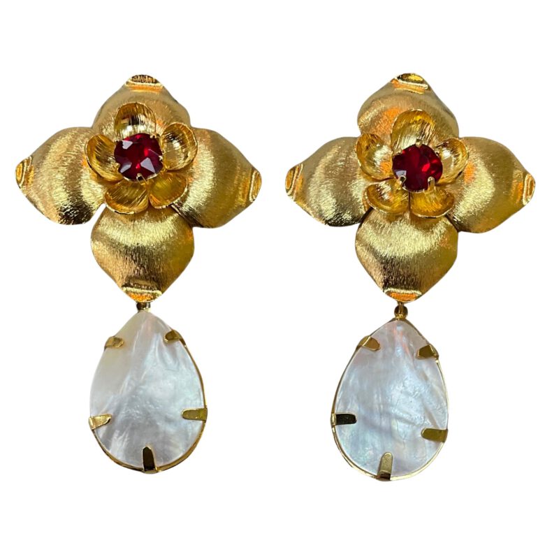 Pendientes Flor con cristal rojo y nácar artesanal