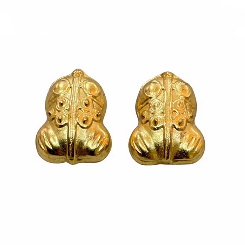 Pendientes artesanales ranas grabadas 2